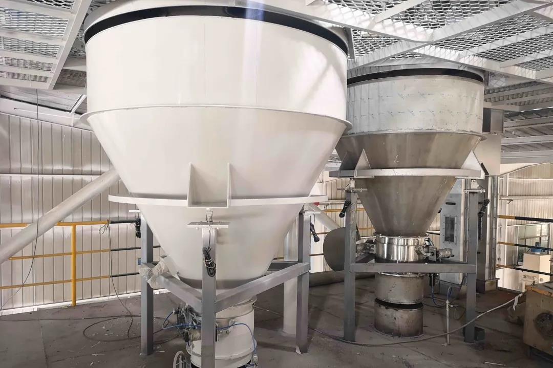 Liangyou Co.、Ltd。の酸性化剤生産ラインの粉末工学プロジェクトが成功裏に承認されました