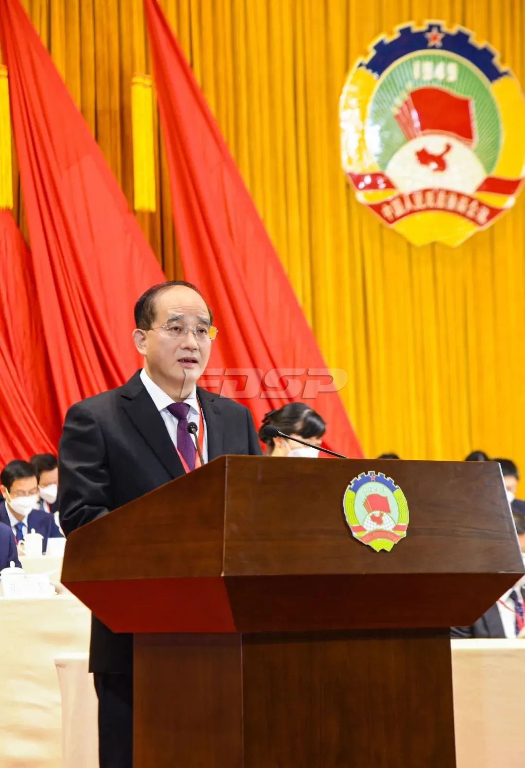 溧阳市政协十六届二次会议胜利召开，良友股份董事长出席并获两项殊荣(图3)